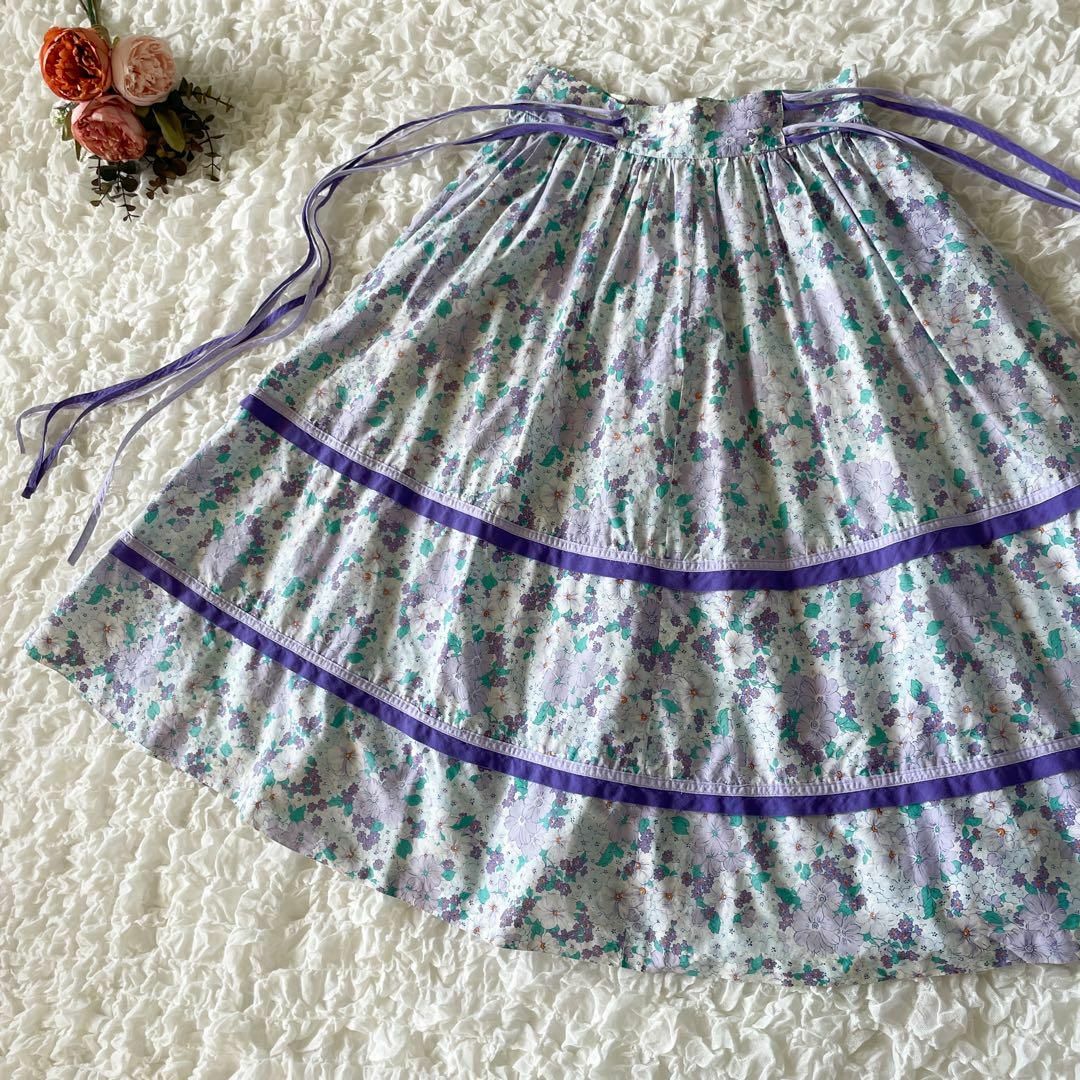 VINTAGE(ヴィンテージ)の80Sヴィンテージ　ルーシーリンデン　小花柄　ティアードスカート　リボン紐 レディースのスカート(ロングスカート)の商品写真