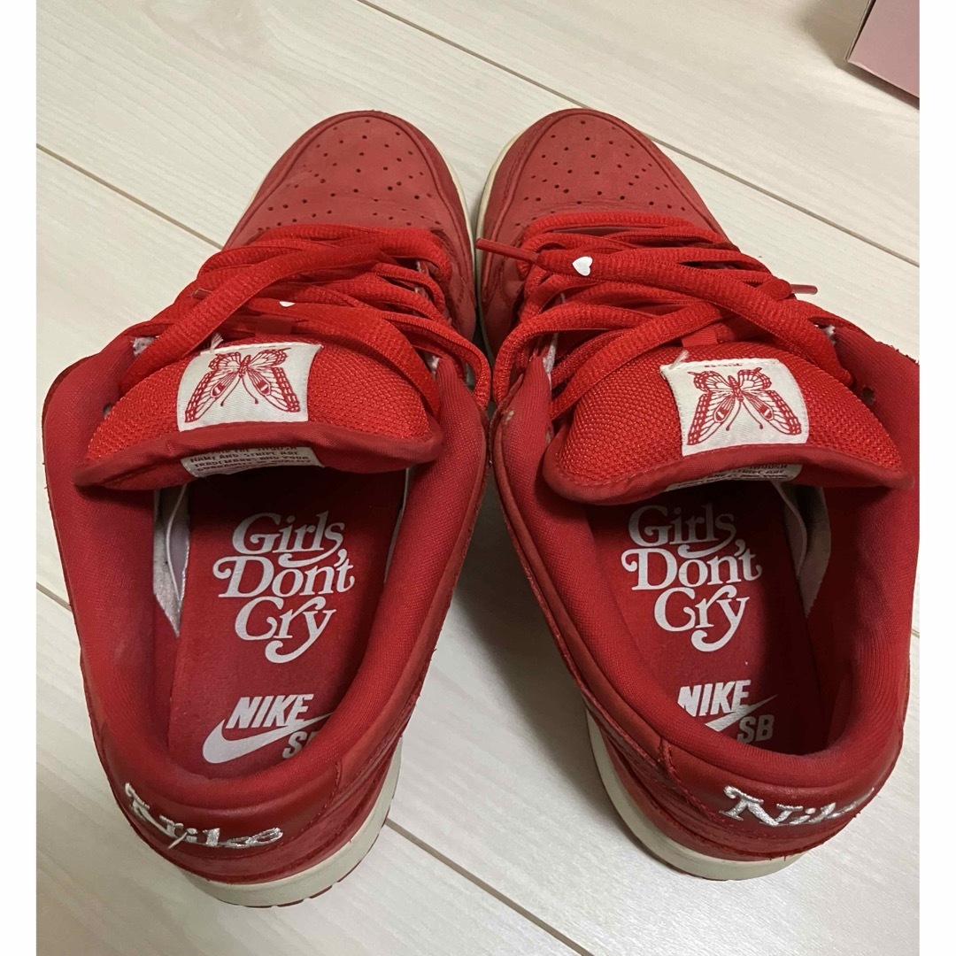 Girls Don't Cry(ガールズドントクライ)のgirls don't cry x NIKE SB dunk low RED メンズの靴/シューズ(スニーカー)の商品写真