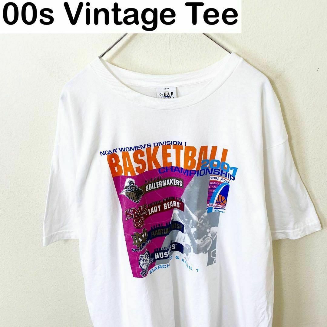 00s GEAR NCAA プリント　Tシャツ　半袖　古着　ヴィンテージ メンズのトップス(Tシャツ/カットソー(半袖/袖なし))の商品写真