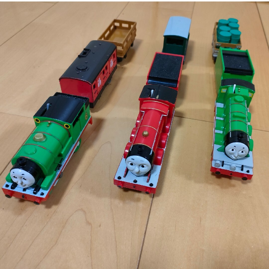 Takara Tomy(タカラトミー)のプラレール　トーマスと仲間たち　パーシー　ヘンリー　ジェームス　貨車　大量 キッズ/ベビー/マタニティのおもちゃ(電車のおもちゃ/車)の商品写真