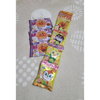 フジヤ(不二家)のアンパンマングミ4連+アンパンマンぶどうグミ3個(菓子/デザート)