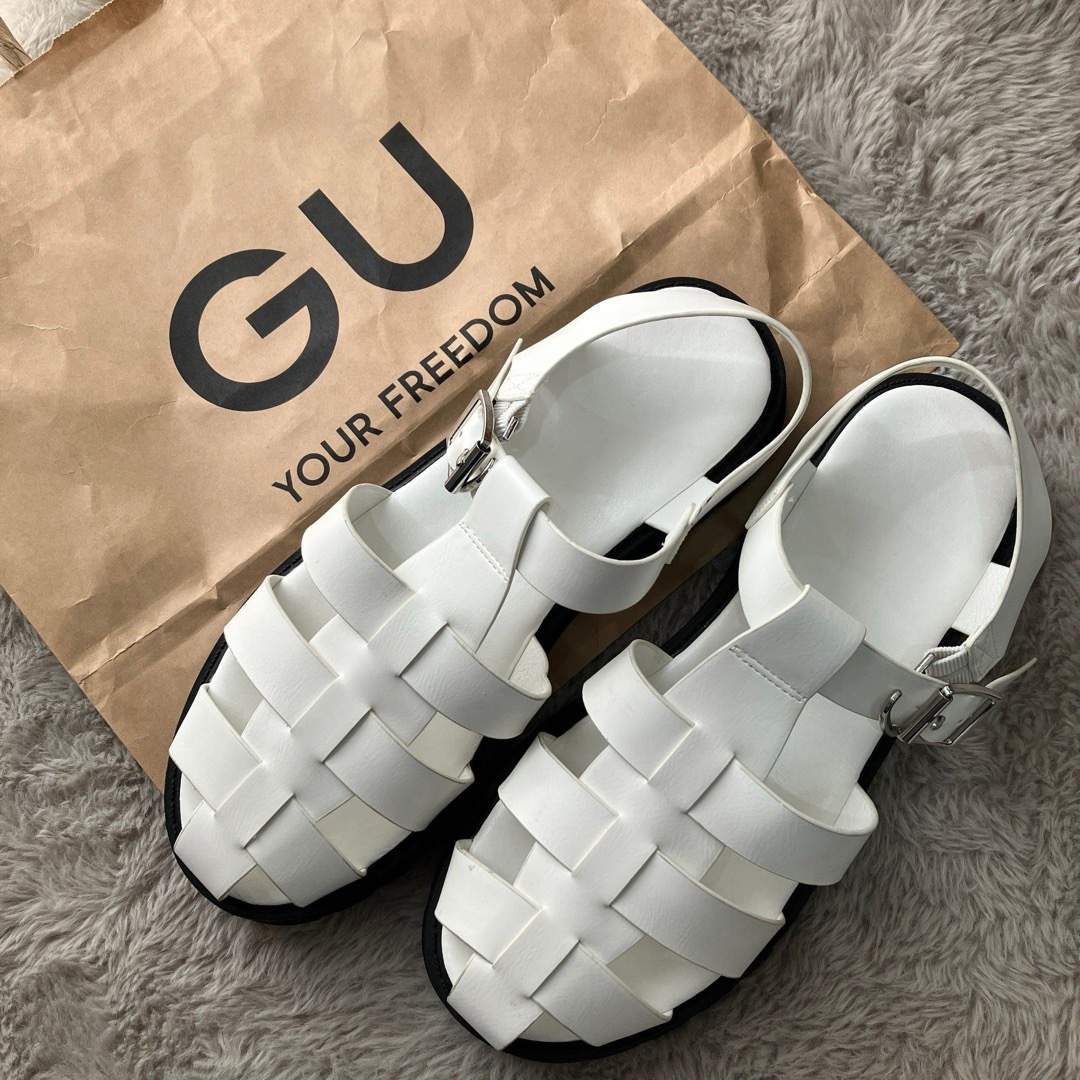 GU(ジーユー)のグルカサンダル GU 白　L レディースの靴/シューズ(サンダル)の商品写真