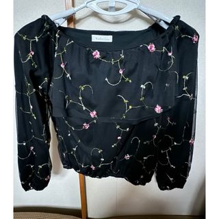 花柄刺繍、黒のオフショル(シャツ/ブラウス(長袖/七分))