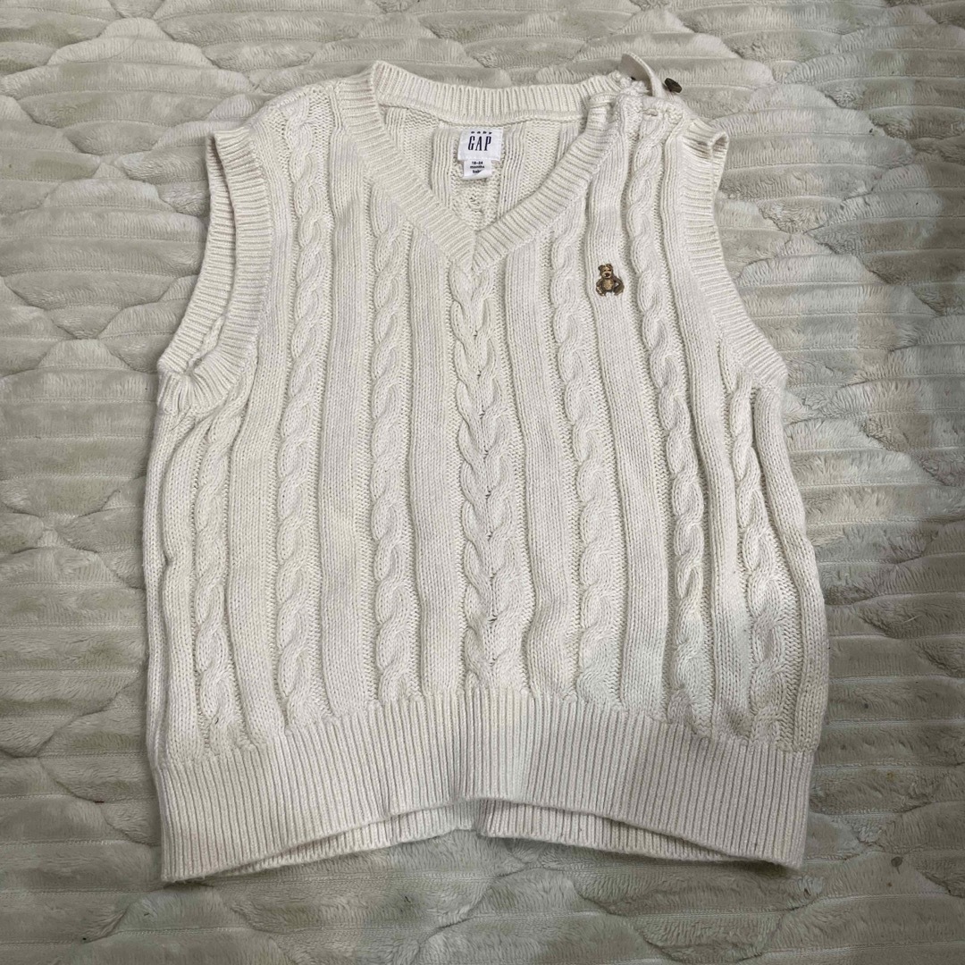 babyGAP(ベビーギャップ)のGAP ベビー　キッズ　ニットベスト　18-24m キッズ/ベビー/マタニティのキッズ服男の子用(90cm~)(ジャケット/上着)の商品写真