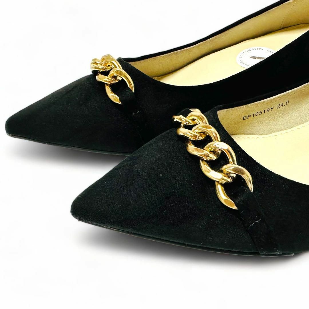 RANDA(ランダ)の新品✨ランダ 24㎝ パンプス ゴールドチェーン スエード ポインテッドトゥ黒 レディースの靴/シューズ(ハイヒール/パンプス)の商品写真