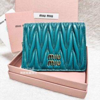 ミュウミュウ(miumiu)のミュウミュウ 未使用 23年 マテラッセ レザー 二つ折り 財布 ウォレット(財布)