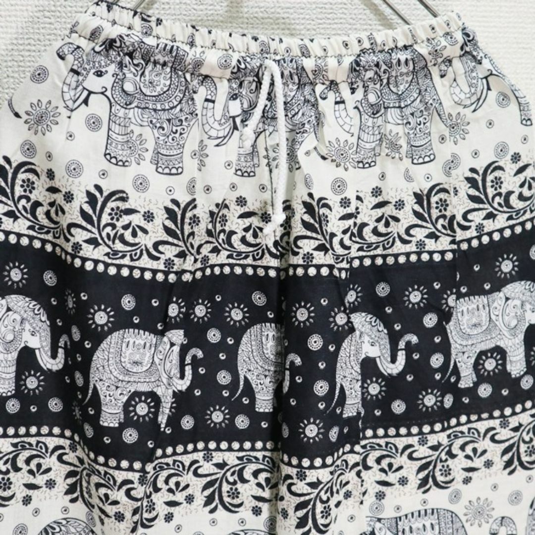【新品】タイパンツ　装飾品を身に着けた大中の象　ボーダー風　黒　 メンズのパンツ(サルエルパンツ)の商品写真