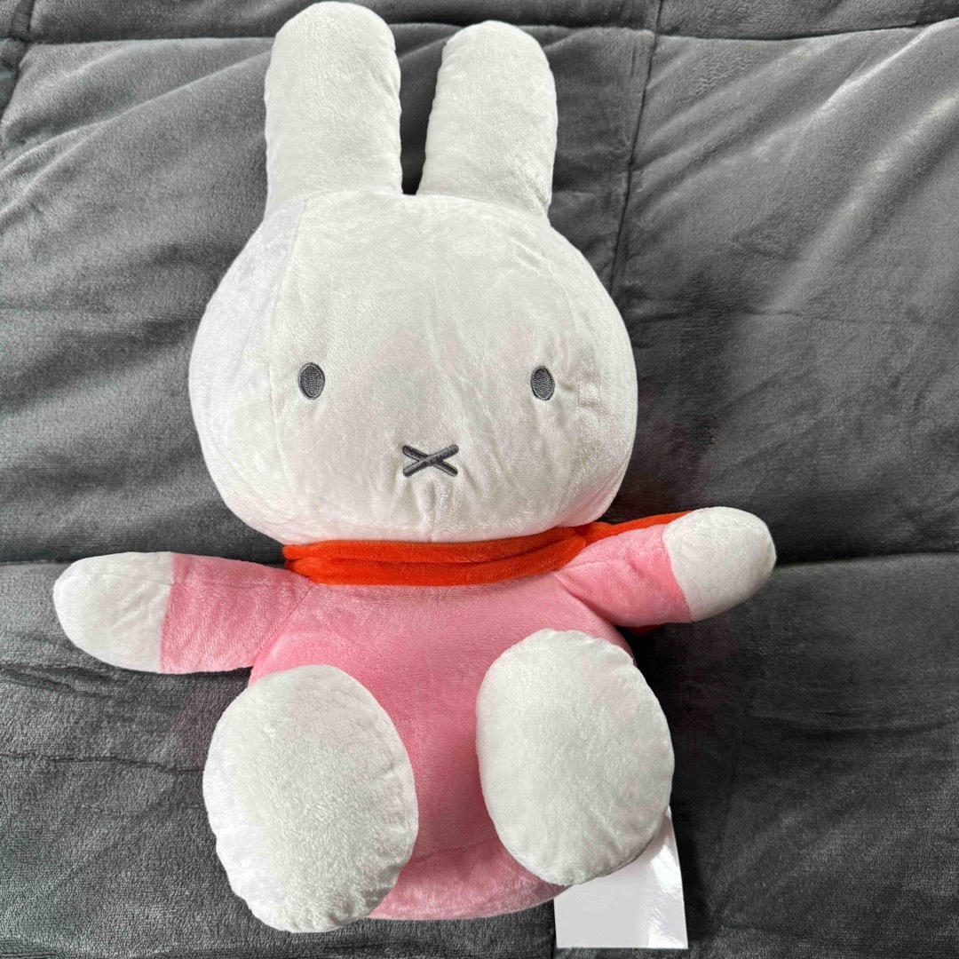 miffy(ミッフィー)のミッフィー miffy ブランケット付き ぬいぐるみ ピンク エンタメ/ホビーのおもちゃ/ぬいぐるみ(ぬいぐるみ)の商品写真