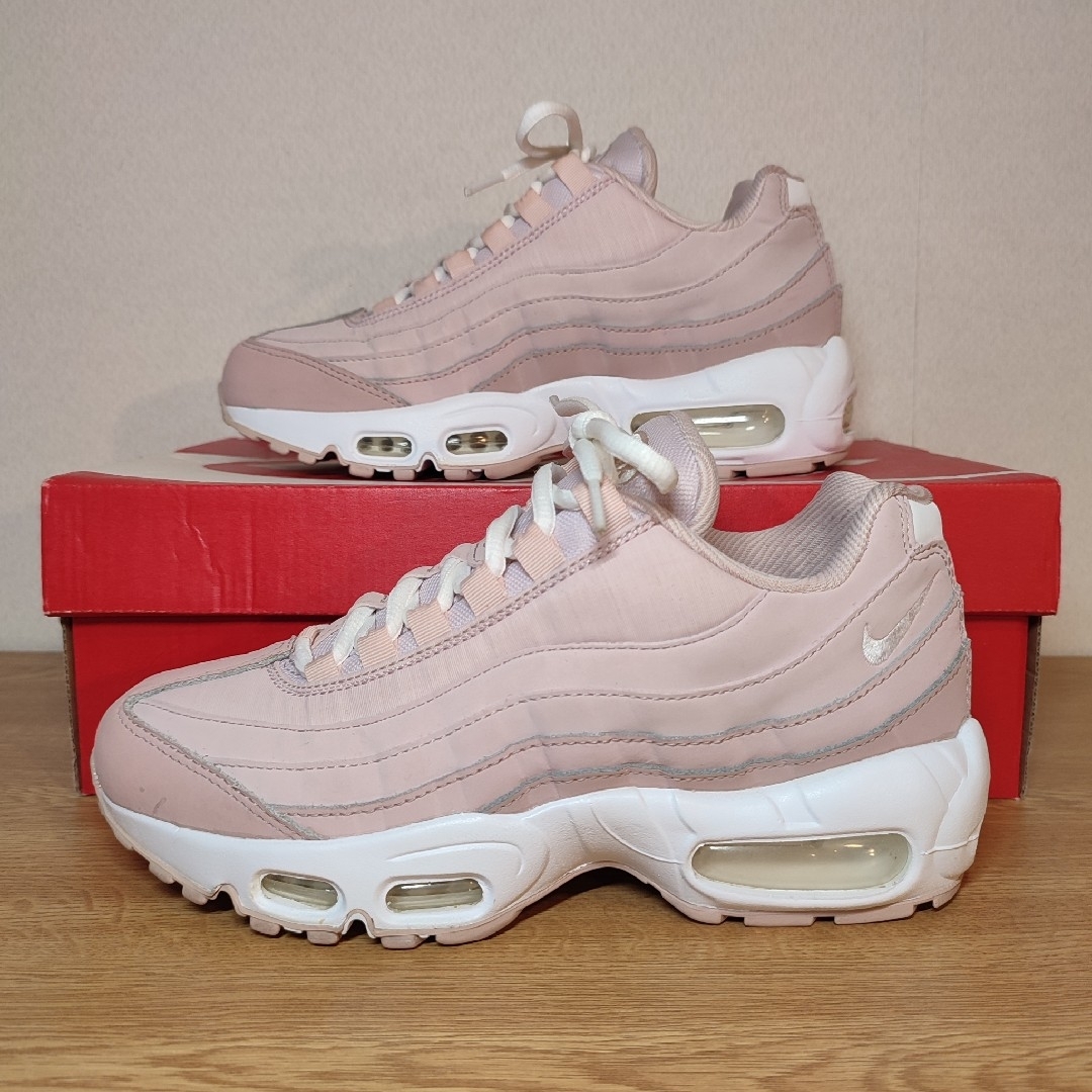 NIKE(ナイキ)の箱付 美品 大人気 NIKE AIRMAX95 "Pink Rose" 23.5 レディースの靴/シューズ(スニーカー)の商品写真