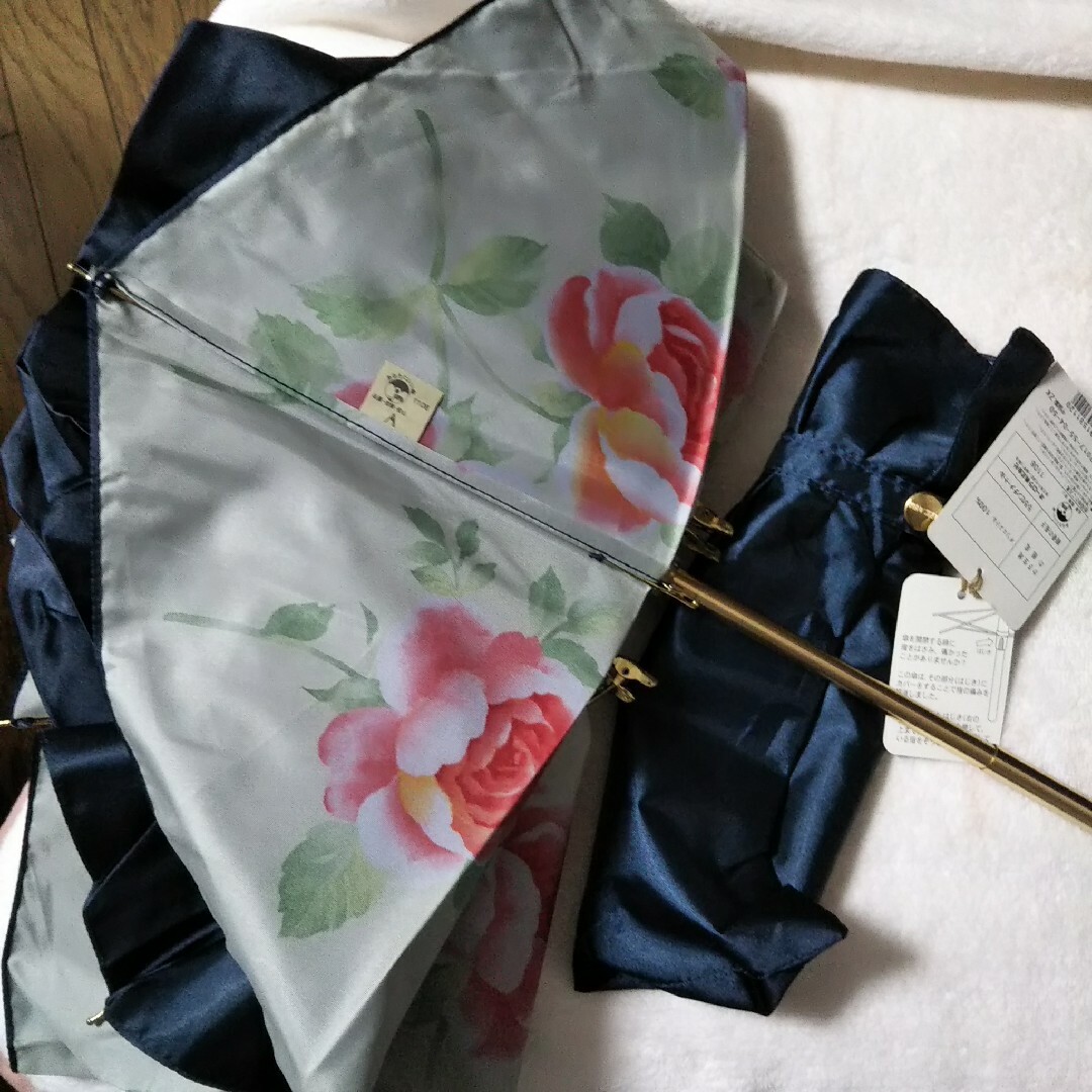 JUNKO SHIMADA(ジュンコシマダ)の新品未使用タグ付き★ジュンコシマダ  JUNKO SHIMADA★バラ柄の雨傘 レディースのファッション小物(傘)の商品写真