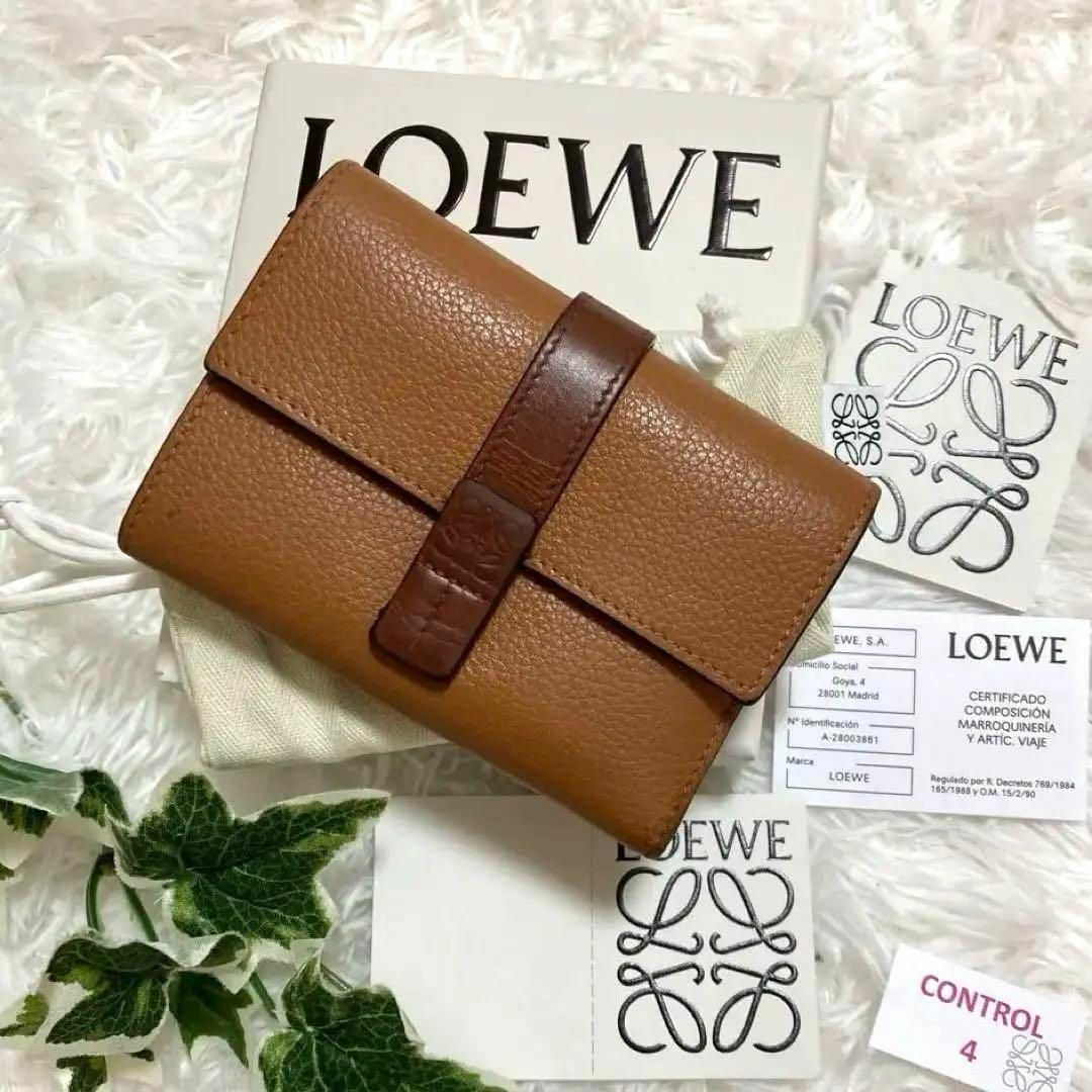 LOEWE(ロエベ)の付属完備✨ロエベ　財布　スモールバーティカルウォレット　ブラウン　アナグラム レディースのファッション小物(財布)の商品写真