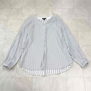 インディヴィ(INDIVI)の★INDIVI★美品★ 【洗える】ストライプVタックシャツ(シャツ/ブラウス(長袖/七分))