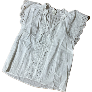 エイチアンドエム(H&M)のH&M 白レースシャツ袖なし(シャツ/ブラウス(半袖/袖なし))