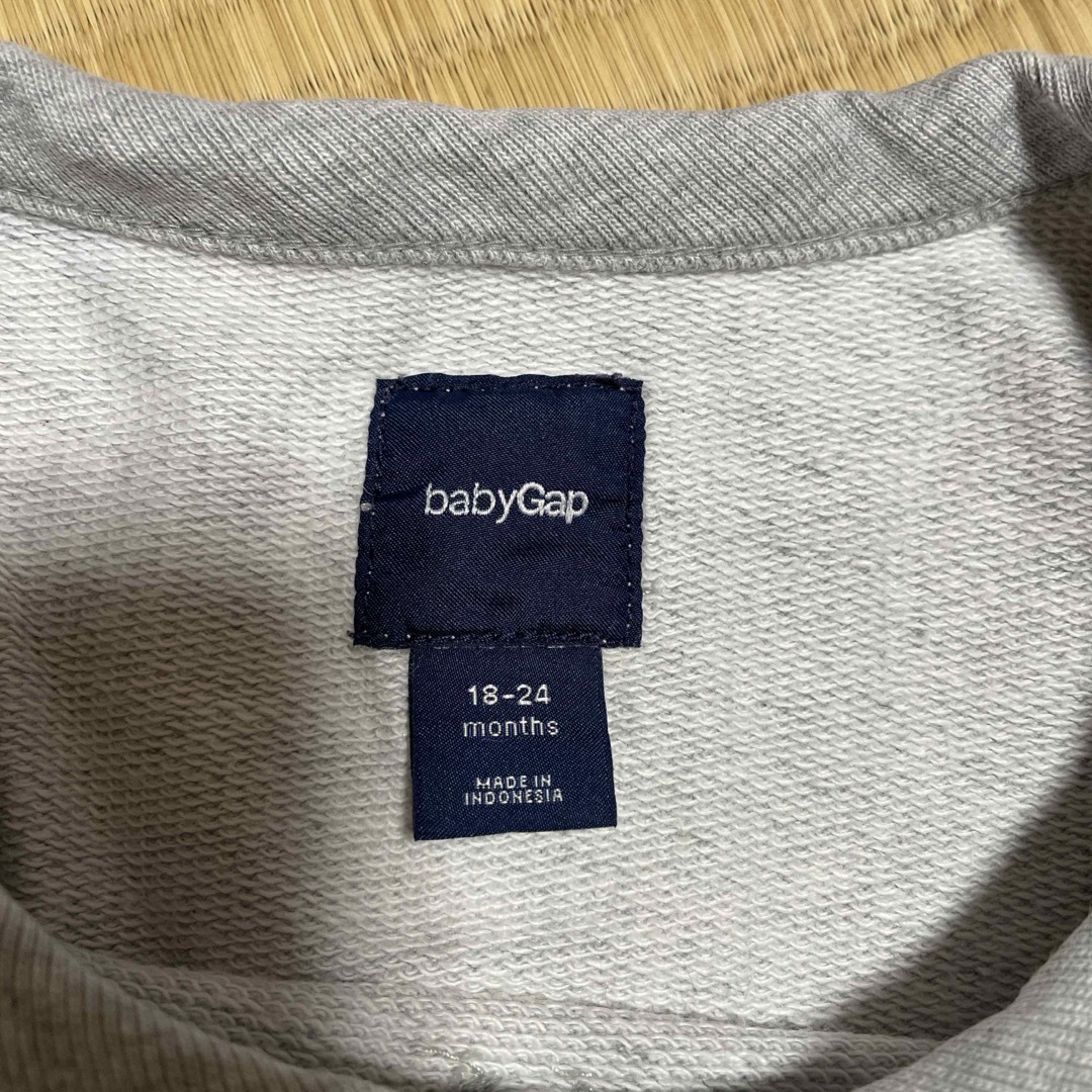 babyGAP(ベビーギャップ)のbaby GAP トレーナー　90 キッズ/ベビー/マタニティのキッズ服女の子用(90cm~)(Tシャツ/カットソー)の商品写真