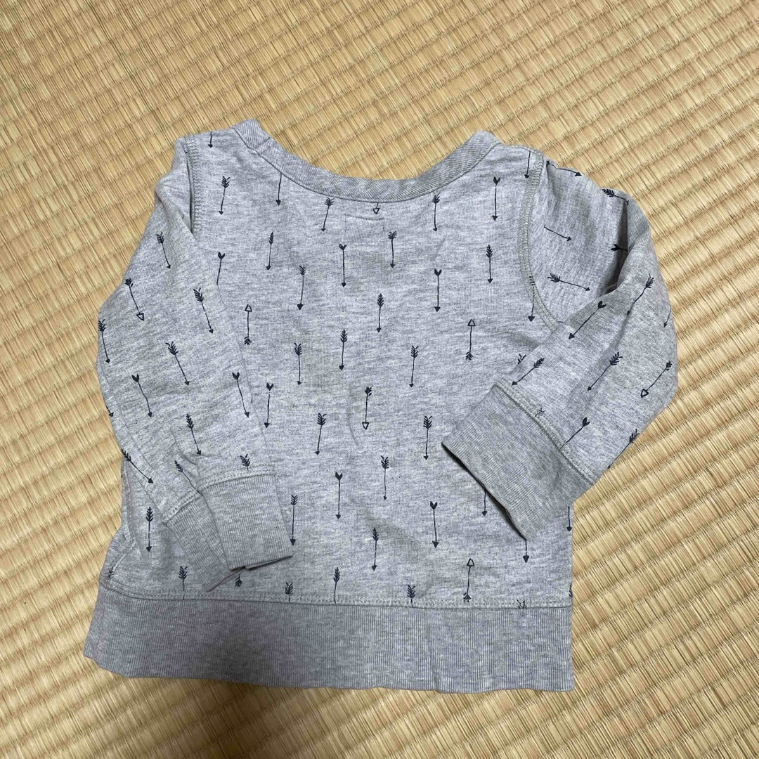 babyGAP(ベビーギャップ)のbaby GAP トレーナー　90 キッズ/ベビー/マタニティのキッズ服女の子用(90cm~)(Tシャツ/カットソー)の商品写真