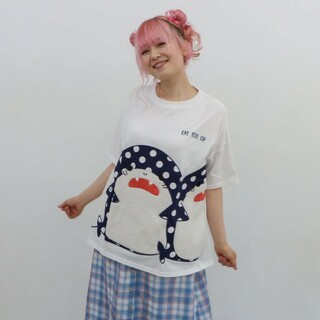 【新品】白 ビッグT ドットサメ 刺繍 アップリケ Tシャツ ゆるかわ Tシャツ(Tシャツ(半袖/袖なし))