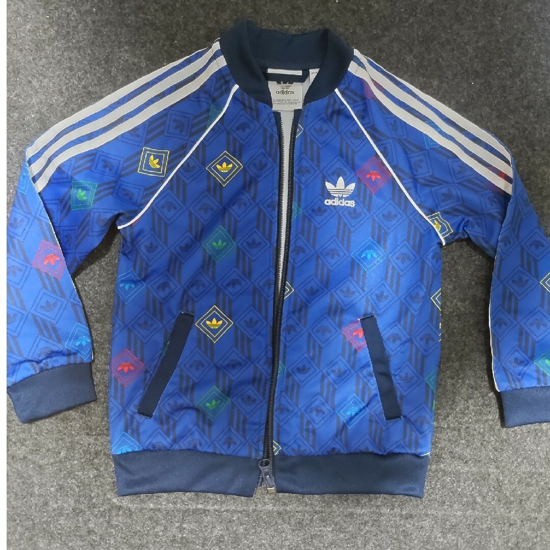 adidas(アディダス)のアディダスオリジナル　キッズ100 キッズ/ベビー/マタニティのキッズ服男の子用(90cm~)(ジャケット/上着)の商品写真