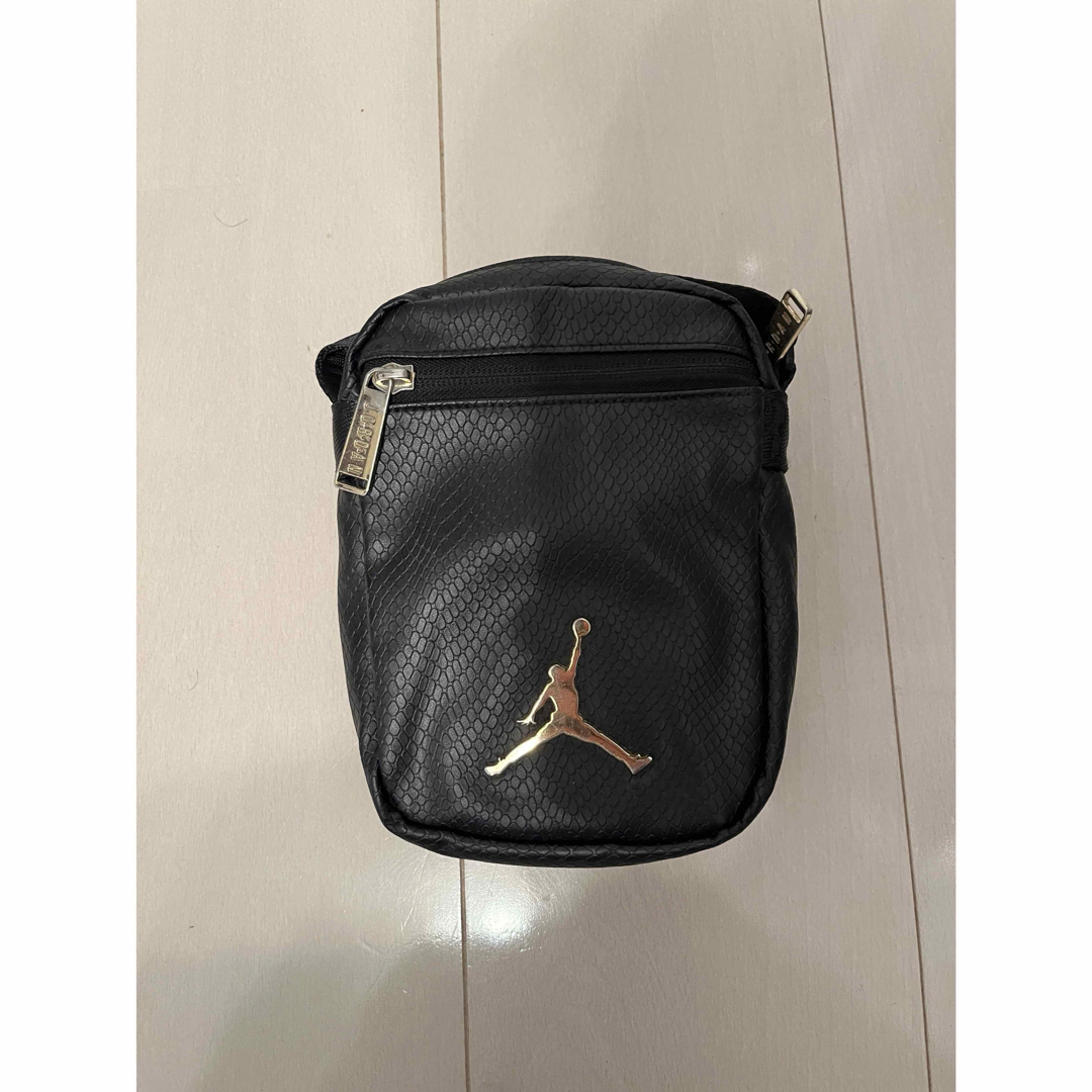 Jordan Brand（NIKE）(ジョーダン)のNIKE ジョーダン　ボディバック メンズのバッグ(ボディーバッグ)の商品写真