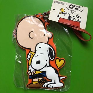 スヌーピー(SNOOPY)のラバーICカードケース　チャーリーブラウン　新品未使用(名刺入れ/定期入れ)