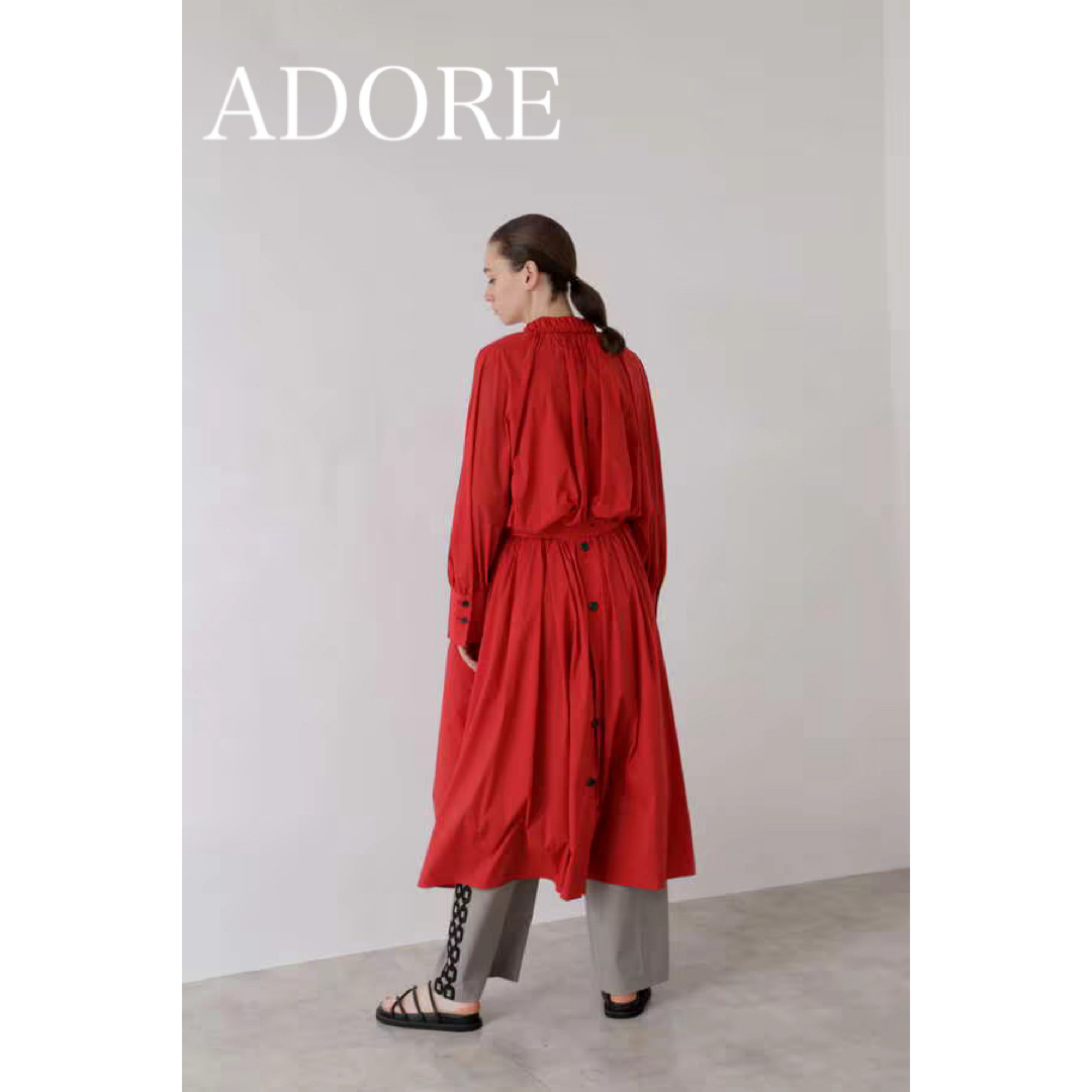 ADORE(アドーア)の極美品☆ADORE スーパーライトコート　ナイロン　定価69,300円　赤 レディースのジャケット/アウター(ロングコート)の商品写真