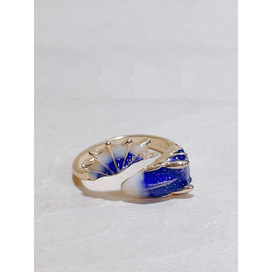 新品★ ドラゴン  デザイン リング 指輪 フリーサイズ ゴールドカラー ラメ レディースのアクセサリー(リング(指輪))の商品写真