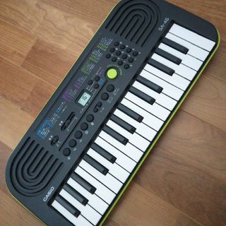 カシオ(CASIO)のカシオ 電子ミニキーボード 32ミニ鍵盤 SA-46 ブラック&グリーン(キーボード/シンセサイザー)