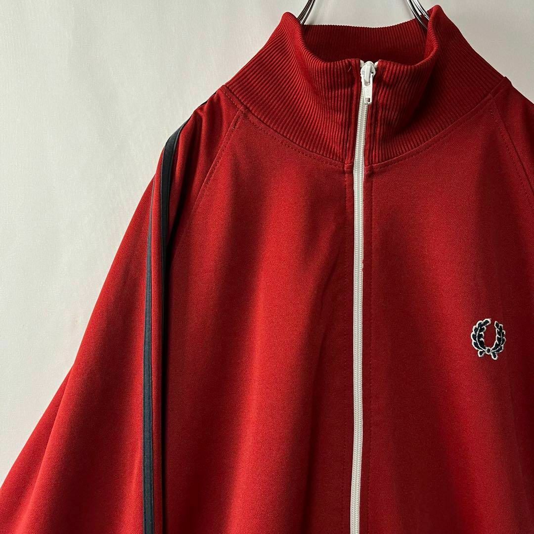 FRED PERRY(フレッドペリー)のフレッドペリー　トラックジャケット　ワンポイントロゴ　ポルトガル製　M レッド メンズのトップス(ジャージ)の商品写真