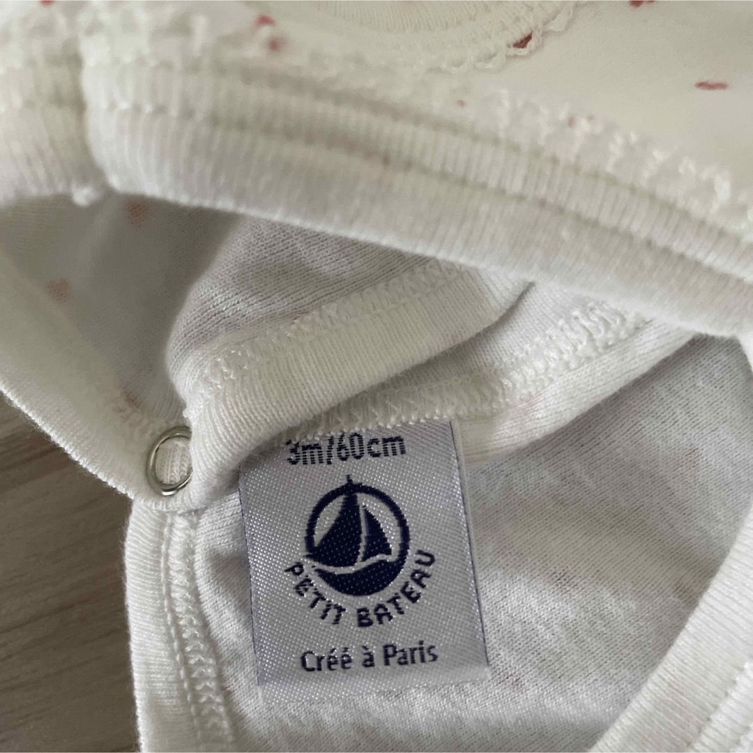 PETIT BATEAU(プチバトー)のPETITBATEAU 3m/60cm ロンパース肌着 キッズ/ベビー/マタニティのベビー服(~85cm)(肌着/下着)の商品写真