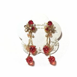 【新品】Arivenalice　いちごフラワービジューピアス　レッド(ピアス)