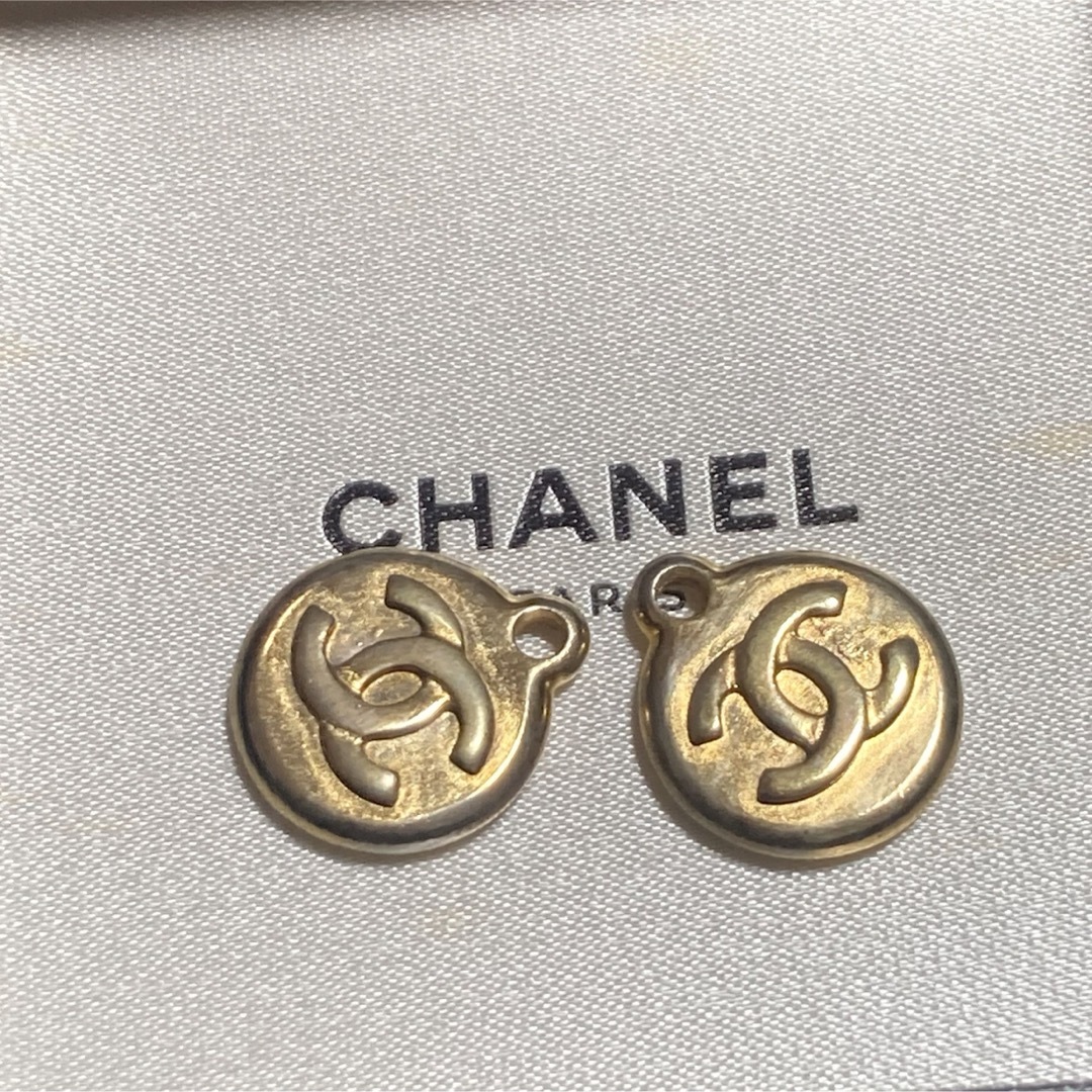 CHANEL(シャネル)のシャネル つまみチャーム  単品 レディースのアクセサリー(チャーム)の商品写真