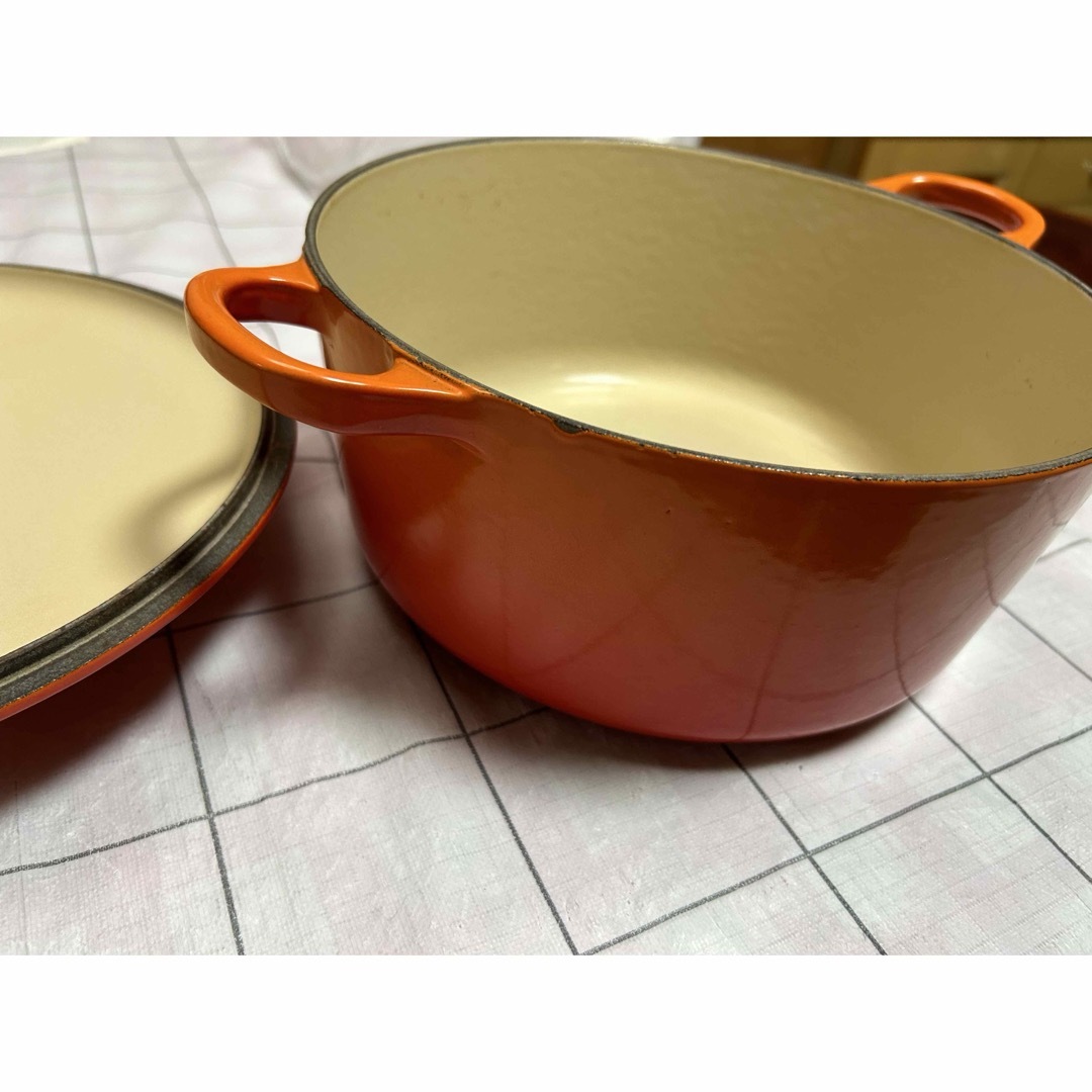 LE CREUSET(ルクルーゼ)のル・クルーゼ鍋　24センチ　オレンジ インテリア/住まい/日用品のキッチン/食器(鍋/フライパン)の商品写真