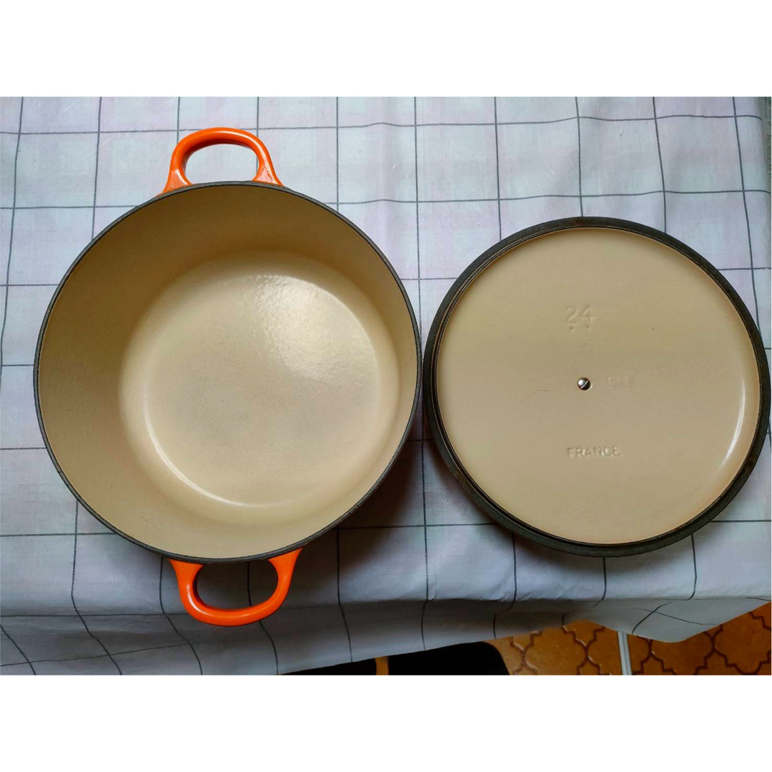 LE CREUSET(ルクルーゼ)のル・クルーゼ鍋　24センチ　オレンジ インテリア/住まい/日用品のキッチン/食器(鍋/フライパン)の商品写真