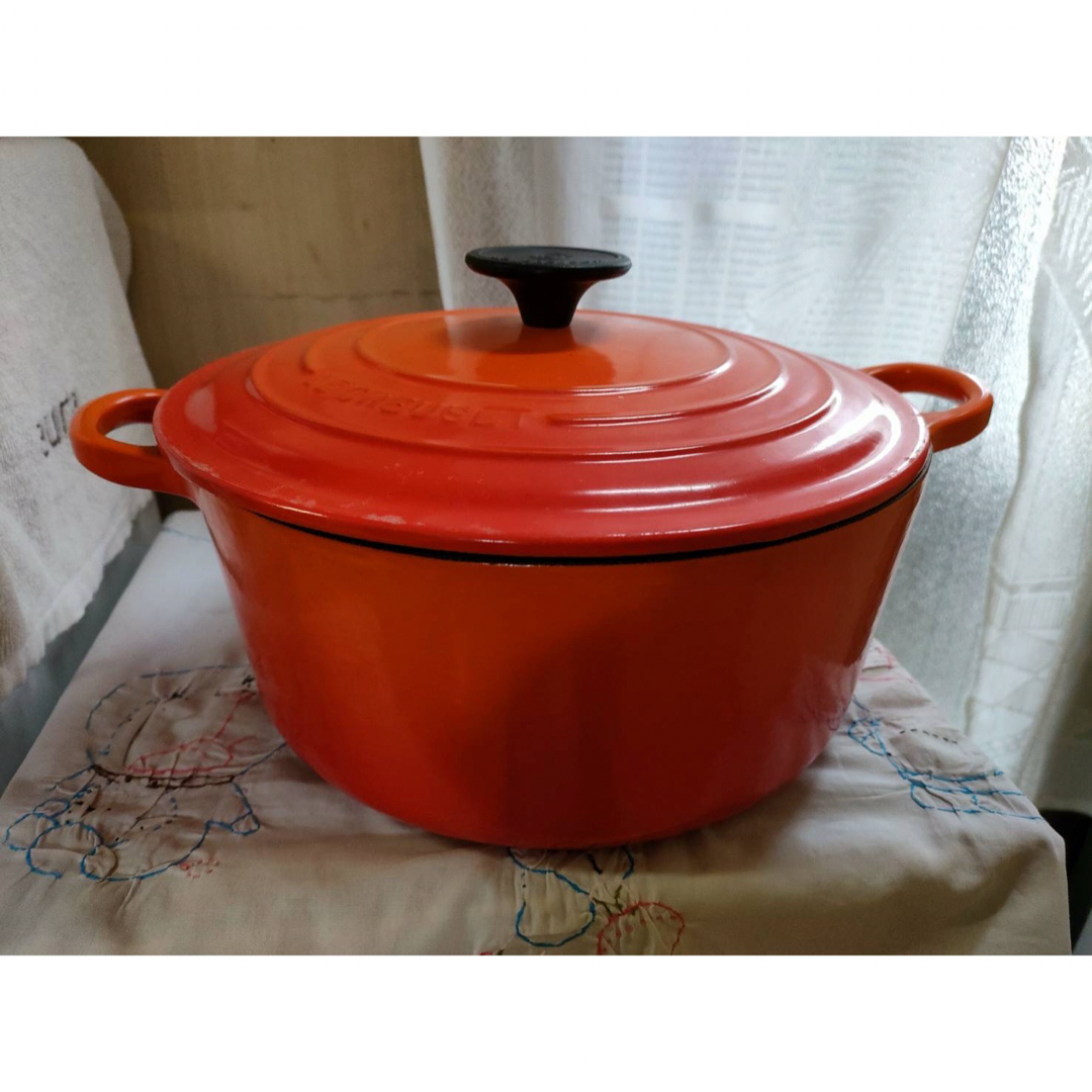 LE CREUSET(ルクルーゼ)のル・クルーゼ鍋　24センチ　オレンジ インテリア/住まい/日用品のキッチン/食器(鍋/フライパン)の商品写真