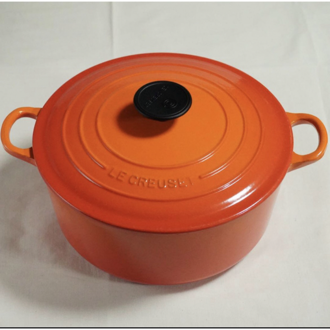 LE CREUSET(ルクルーゼ)のル・クルーゼ鍋　24センチ　オレンジ インテリア/住まい/日用品のキッチン/食器(鍋/フライパン)の商品写真