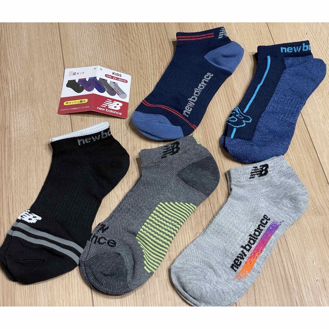 New Balance(ニューバランス)の新品　ニューバランス　靴下　サイズ　23-25  kids 5足セット キッズ/ベビー/マタニティのこども用ファッション小物(靴下/タイツ)の商品写真