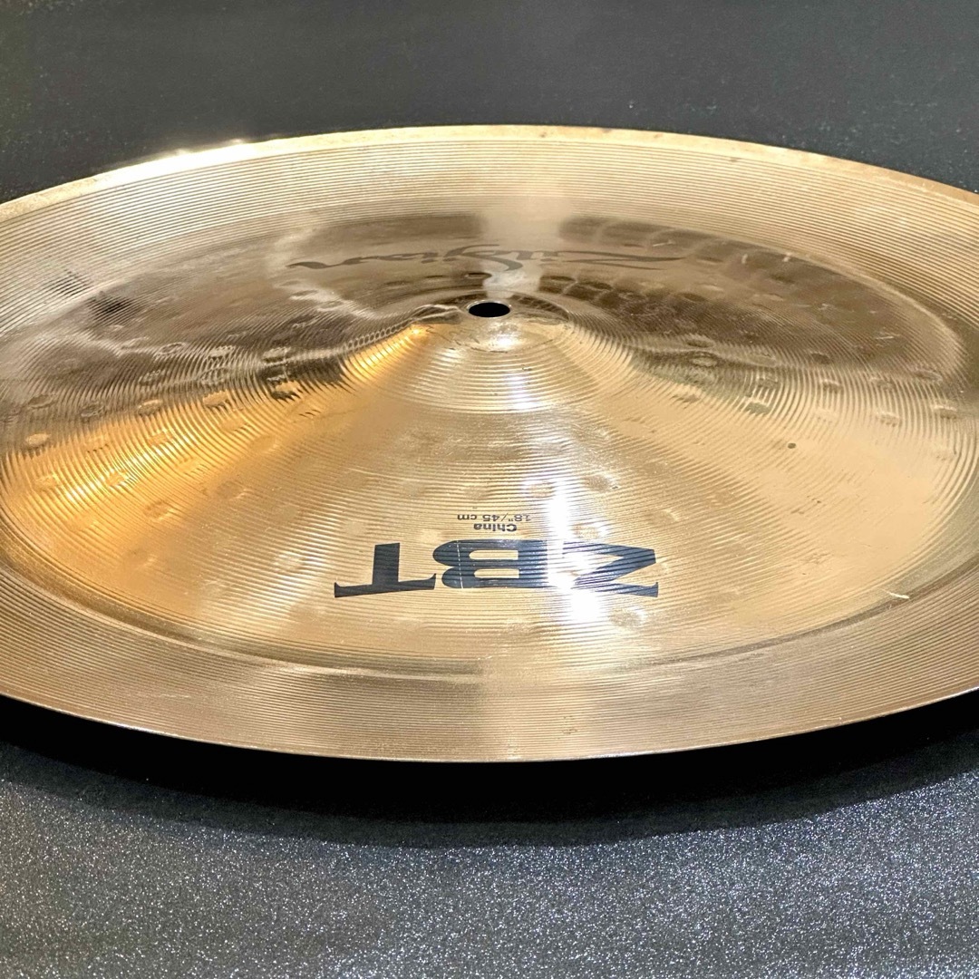 Zildjian(ジルジャン)のZildjian ZBT China 18インチ ジルジャン チャイナ シンバル 楽器のドラム(シンバル)の商品写真