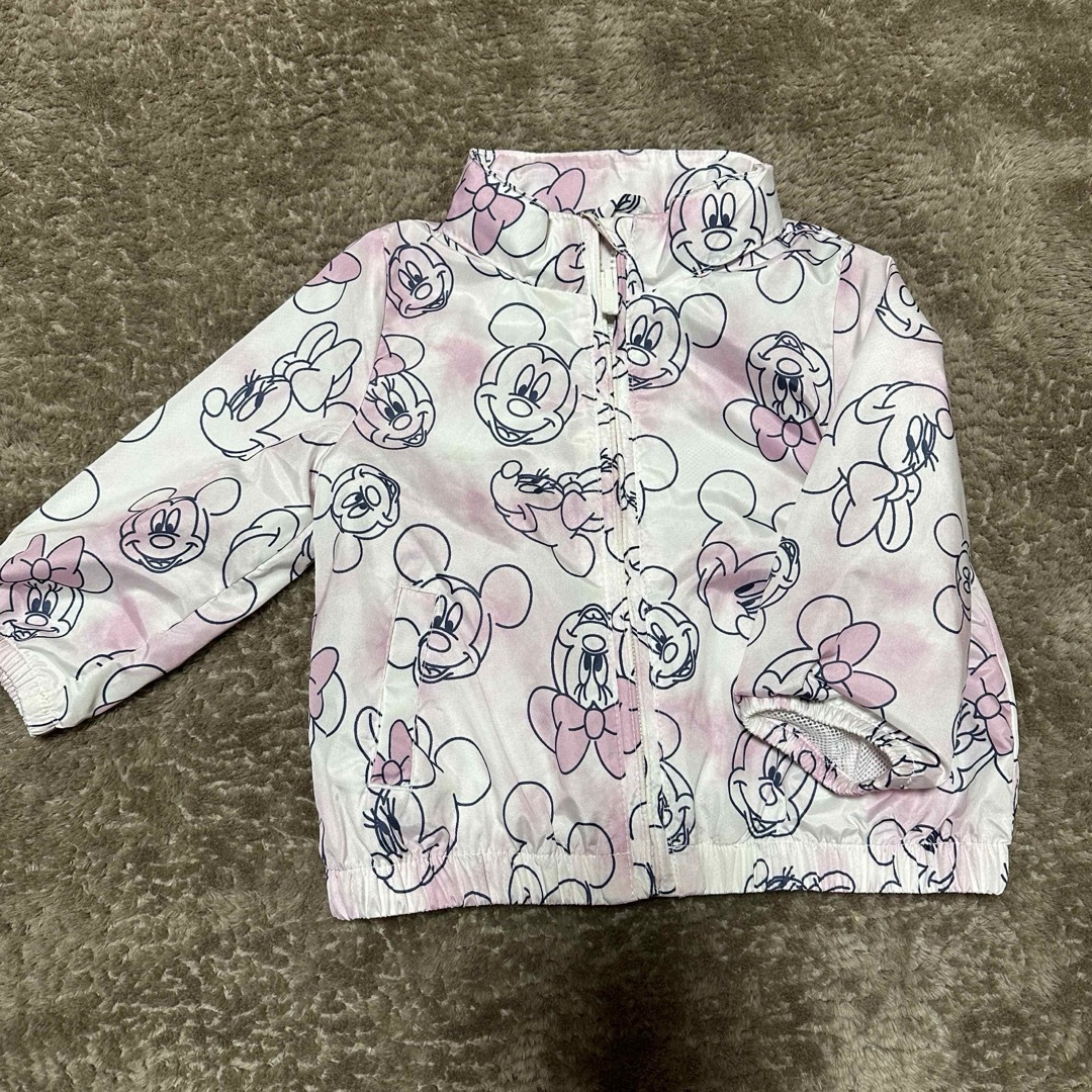 babyGAP(ベビーギャップ)のミッキーミニーウインドブレーカー  キッズ/ベビー/マタニティのベビー服(~85cm)(ジャケット/コート)の商品写真