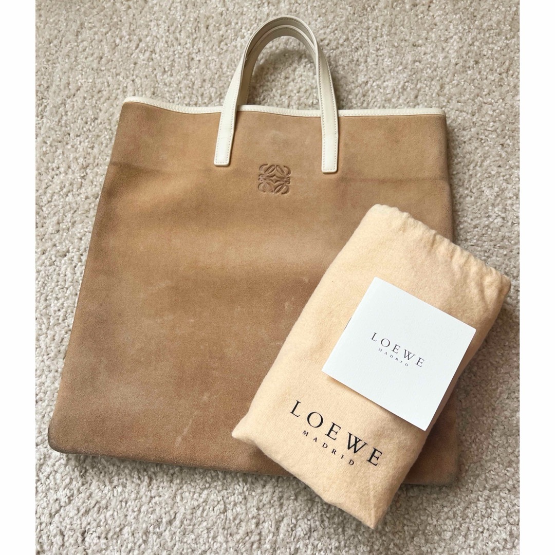 LOEWE(ロエベ)のロエベ トートバッグ スエード  A4ファイル収納　ベージュ レディースのバッグ(トートバッグ)の商品写真