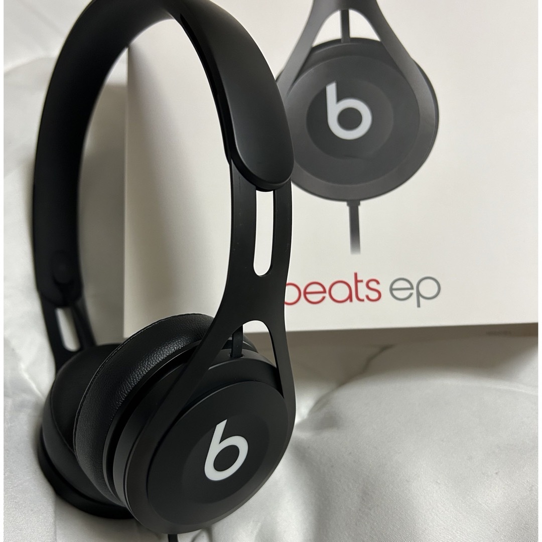 Beats(ビーツ)のBeats by Dr Dre BT EP ON BLACK スマホ/家電/カメラのオーディオ機器(ヘッドフォン/イヤフォン)の商品写真