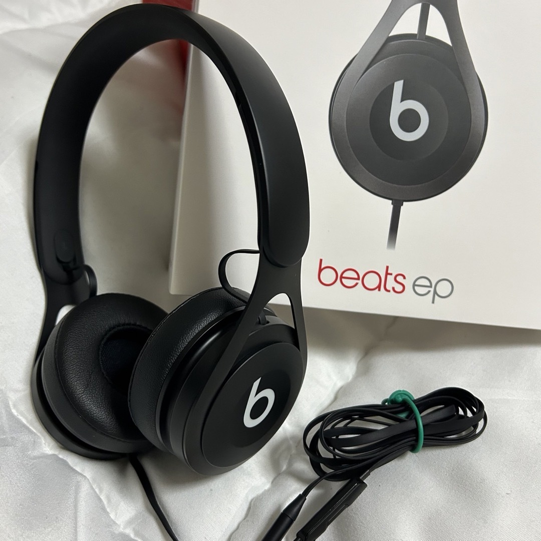 Beats(ビーツ)のBeats by Dr Dre BT EP ON BLACK スマホ/家電/カメラのオーディオ機器(ヘッドフォン/イヤフォン)の商品写真