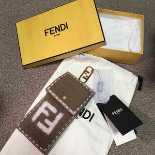 フェンディ(FENDI)の新品未使用 フェンディ スマホケース 付属品完備  (その他)