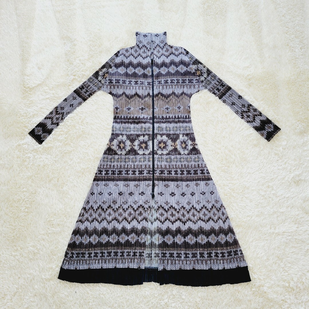 PLEATS PLEASE ISSEY MIYAKE - 【美品】プリーツプリーズ 幾何学模様 総柄 ダブルジップ ロングワンピース