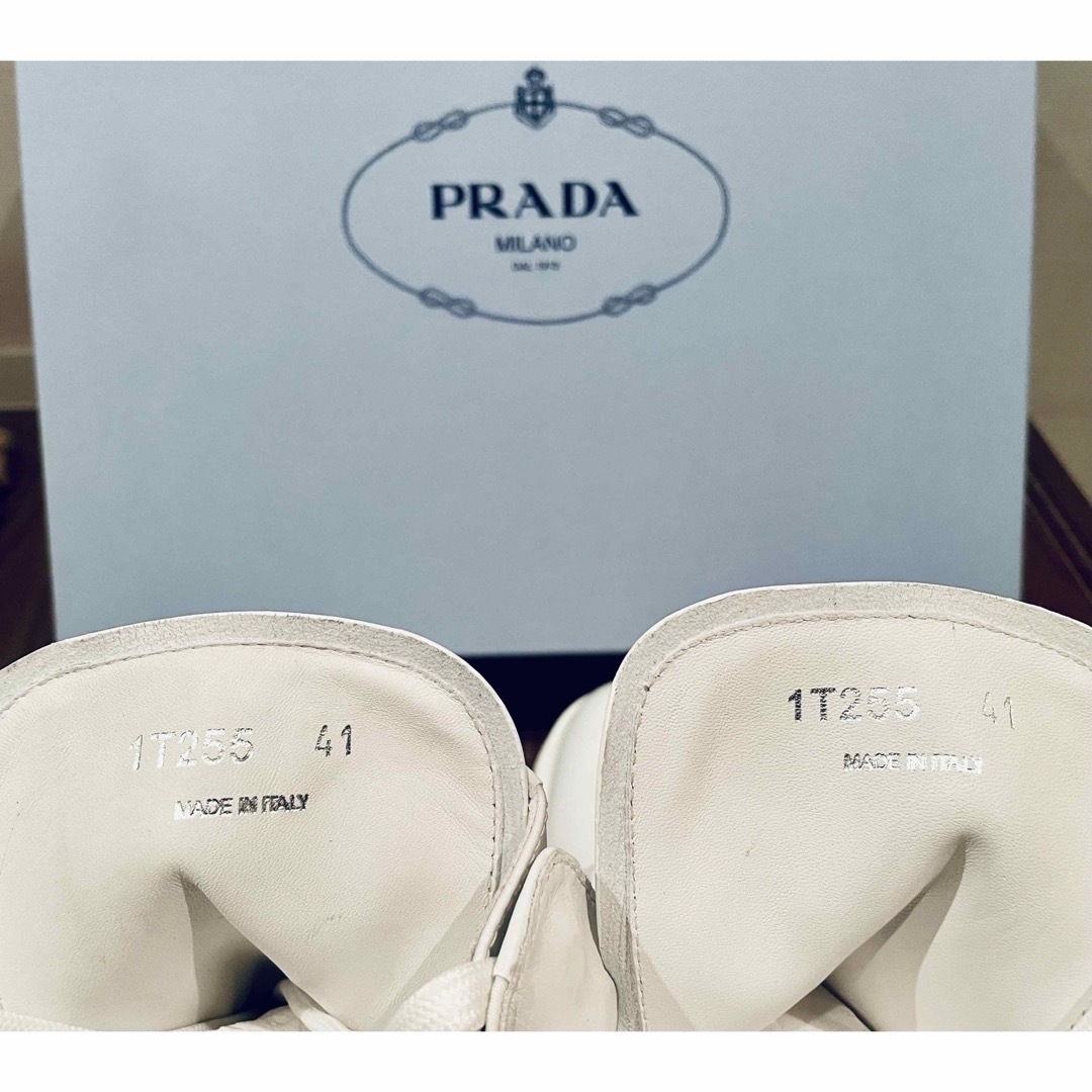 PRADA(プラダ)の超希少 プラダ ブラッシュドロワレザー&ナイロン コンバットブーツ ホワイト41 メンズの靴/シューズ(ブーツ)の商品写真