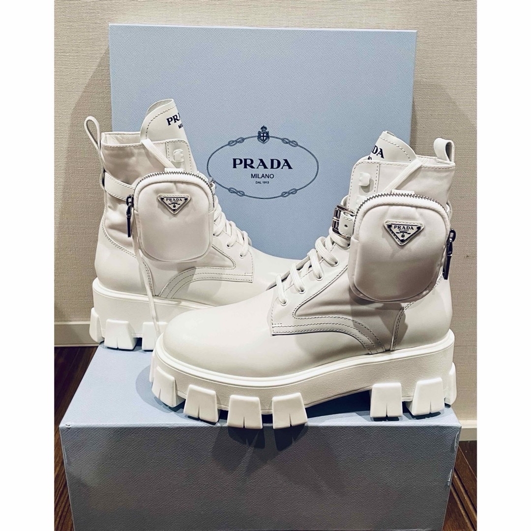 PRADA(プラダ)の超希少 プラダ ブラッシュドロワレザー&ナイロン コンバットブーツ ホワイト41 メンズの靴/シューズ(ブーツ)の商品写真