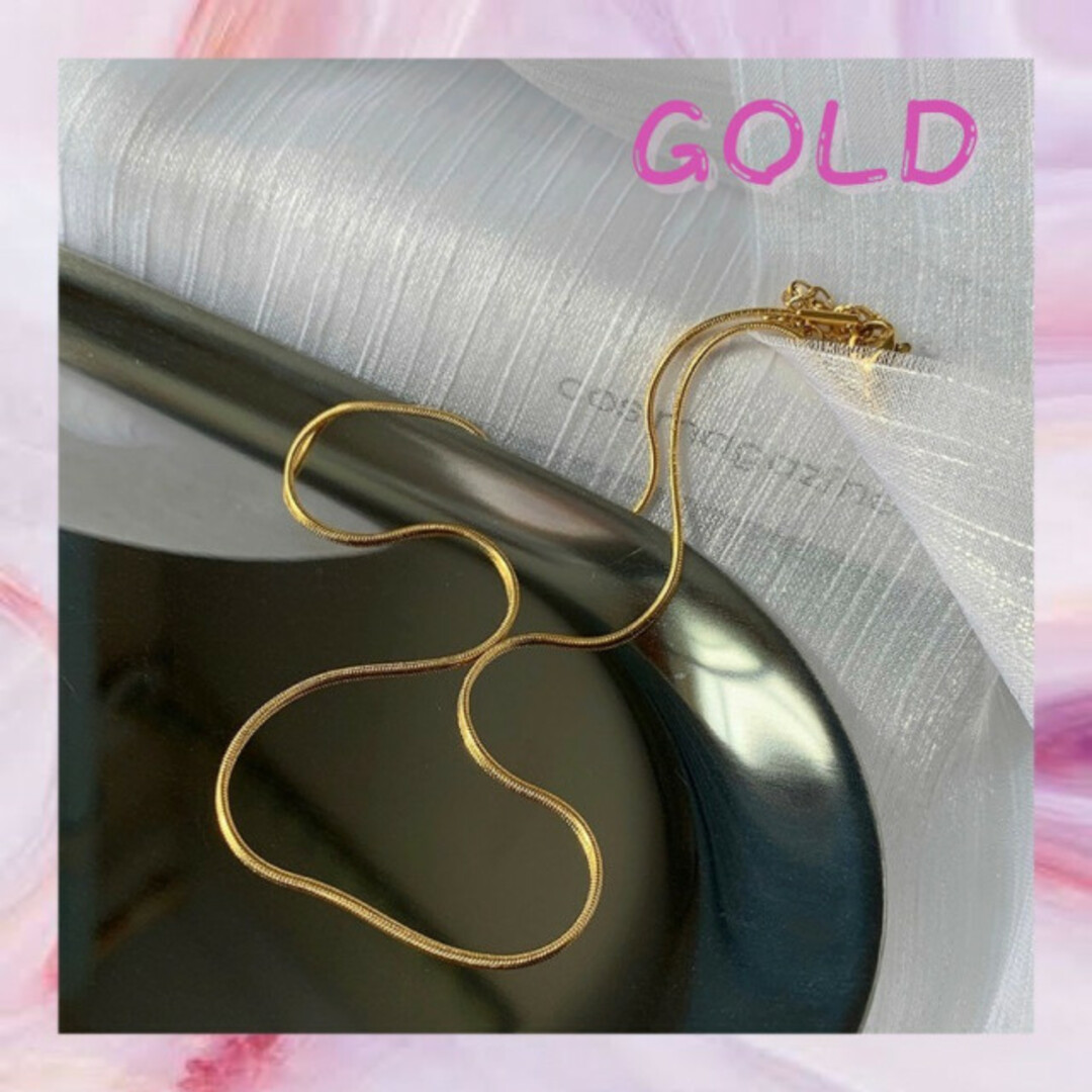 スネークチェーン  ゴールド・金色ネックレス ステンレス レディースのアクセサリー(ネックレス)の商品写真