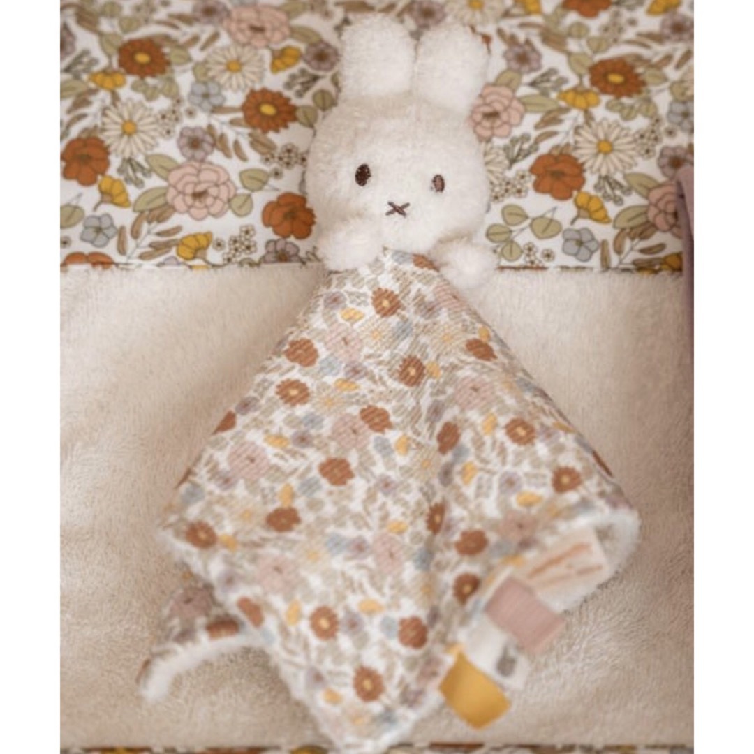 miffy(ミッフィー)の【日本未発売】ミッフィー　リトルダッチ　抱っこタオル　ヴィンテージフラワー　海外 キッズ/ベビー/マタニティのおもちゃ(ぬいぐるみ/人形)の商品写真