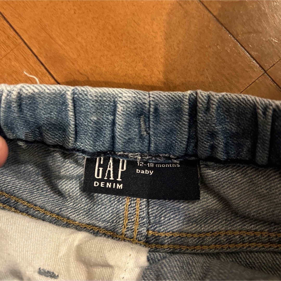 babyGAP(ベビーギャップ)のbaby GAP デニムパンツ　12-18m キッズ/ベビー/マタニティのベビー服(~85cm)(パンツ)の商品写真