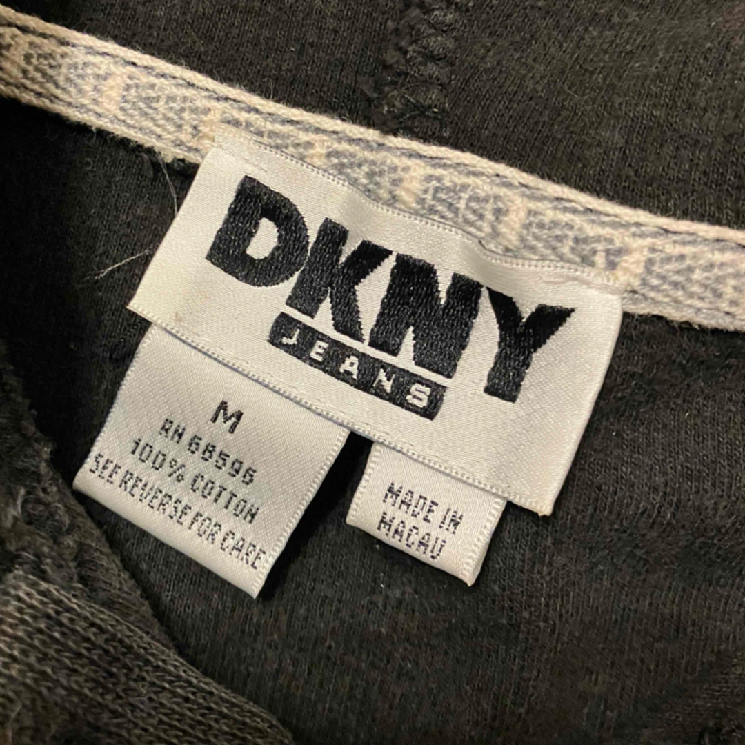 DKNY(ダナキャランニューヨーク)のショート丈プルオーバーパーカー レディースのトップス(パーカー)の商品写真