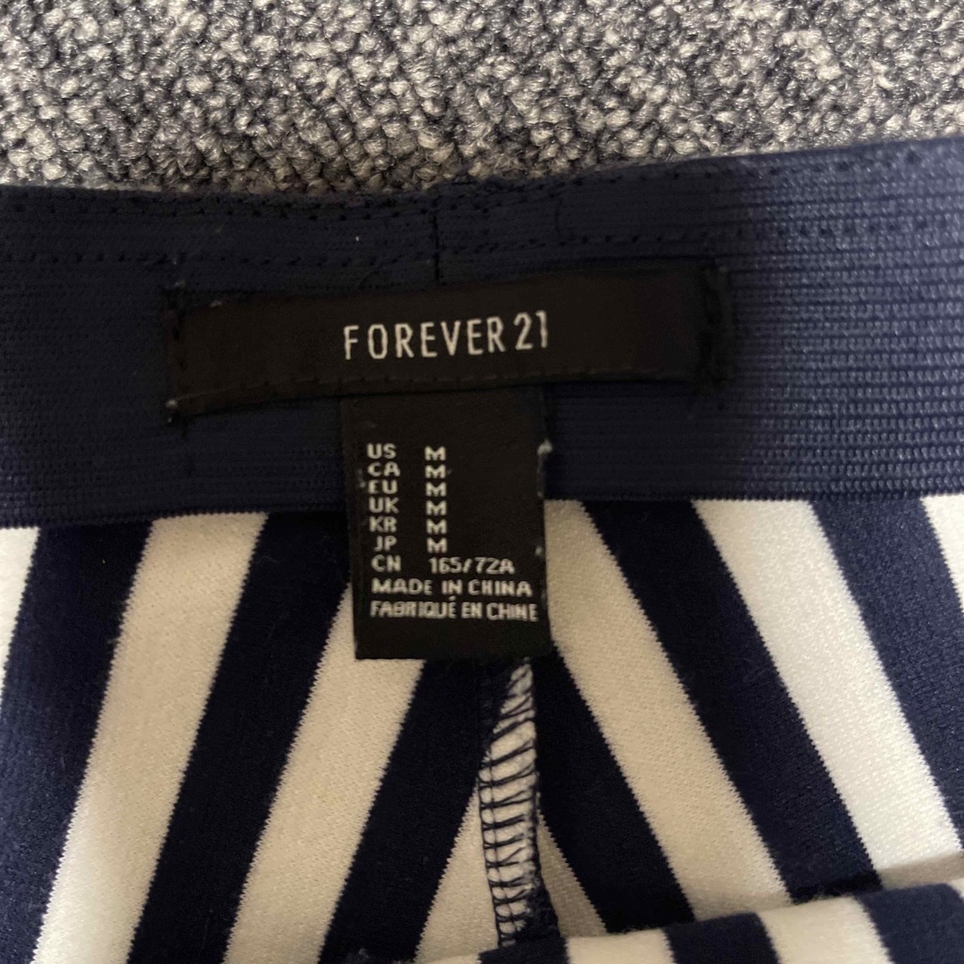 FOREVER 21(フォーエバートゥエンティーワン)のForever 21 ショートパンツ  青白ストライプの航海士 レディースのパンツ(ショートパンツ)の商品写真