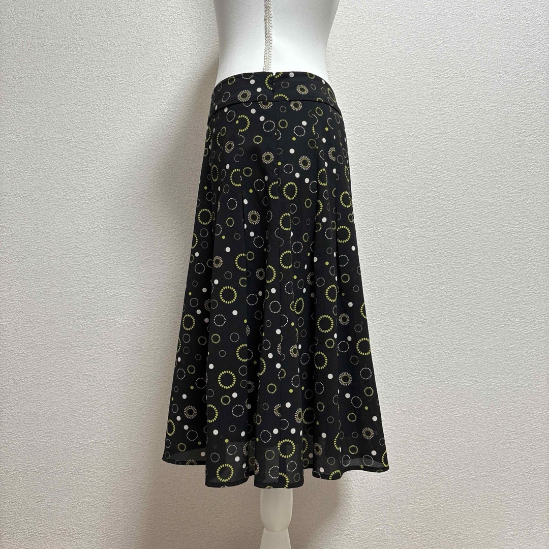 LAURA ASHLEY(ローラアシュレイ)のローラアシュレイ　サークルフラワーモチーフ　フレアスカート　美品　大きめ レディースのスカート(ロングスカート)の商品写真